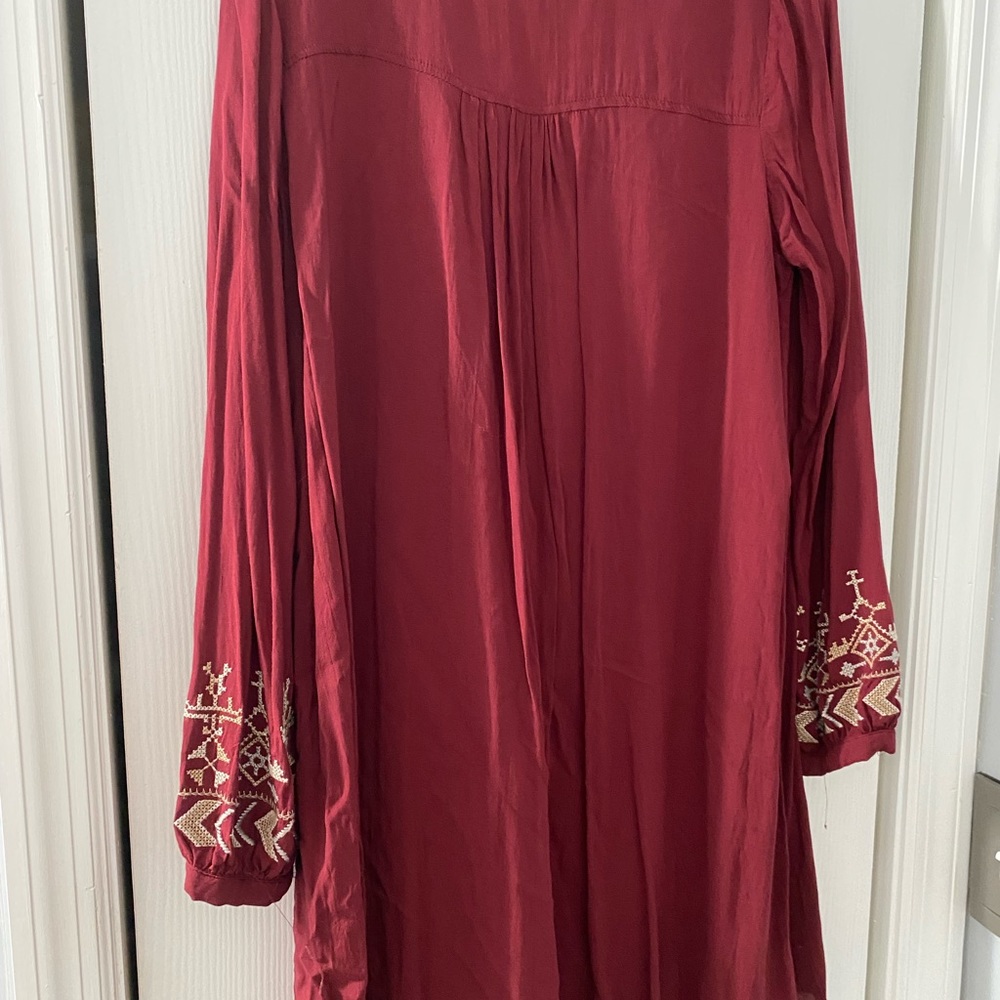 Great casual or dressy burgundy dress with tan/gold detail! Fall/FSU fan outfit